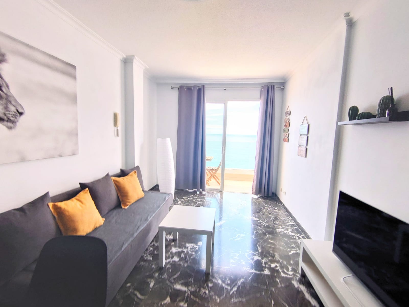 Soggiorno della casa luminosa a Los Gigantes, Buenavista The Blue Oyster.