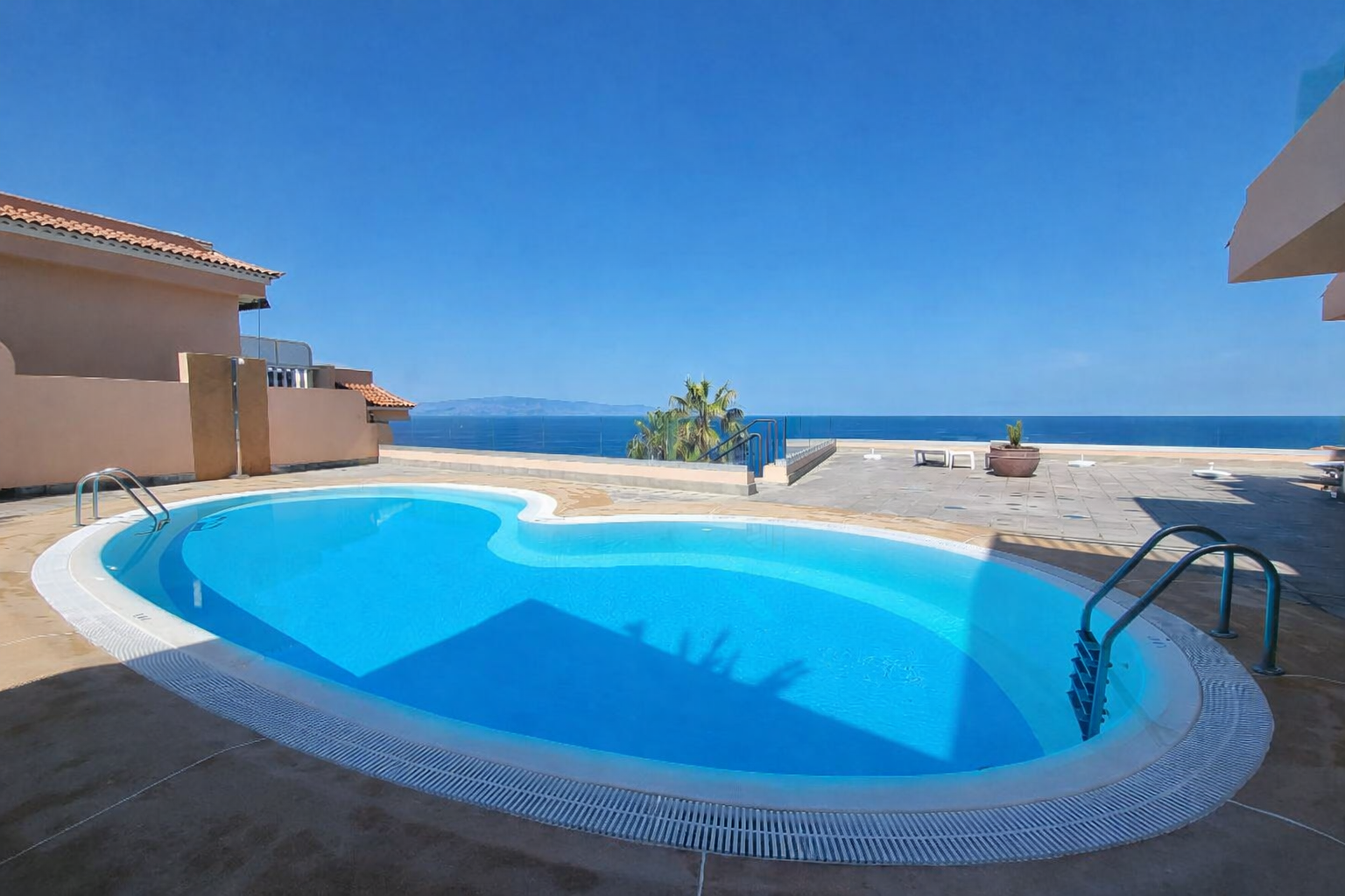 Vue de la piscine communautaire à Buenavista The Blue Oyster, Los Gigantes.