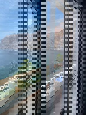 Vista dei monti vicini dalla terrazza a Los Gigantes.