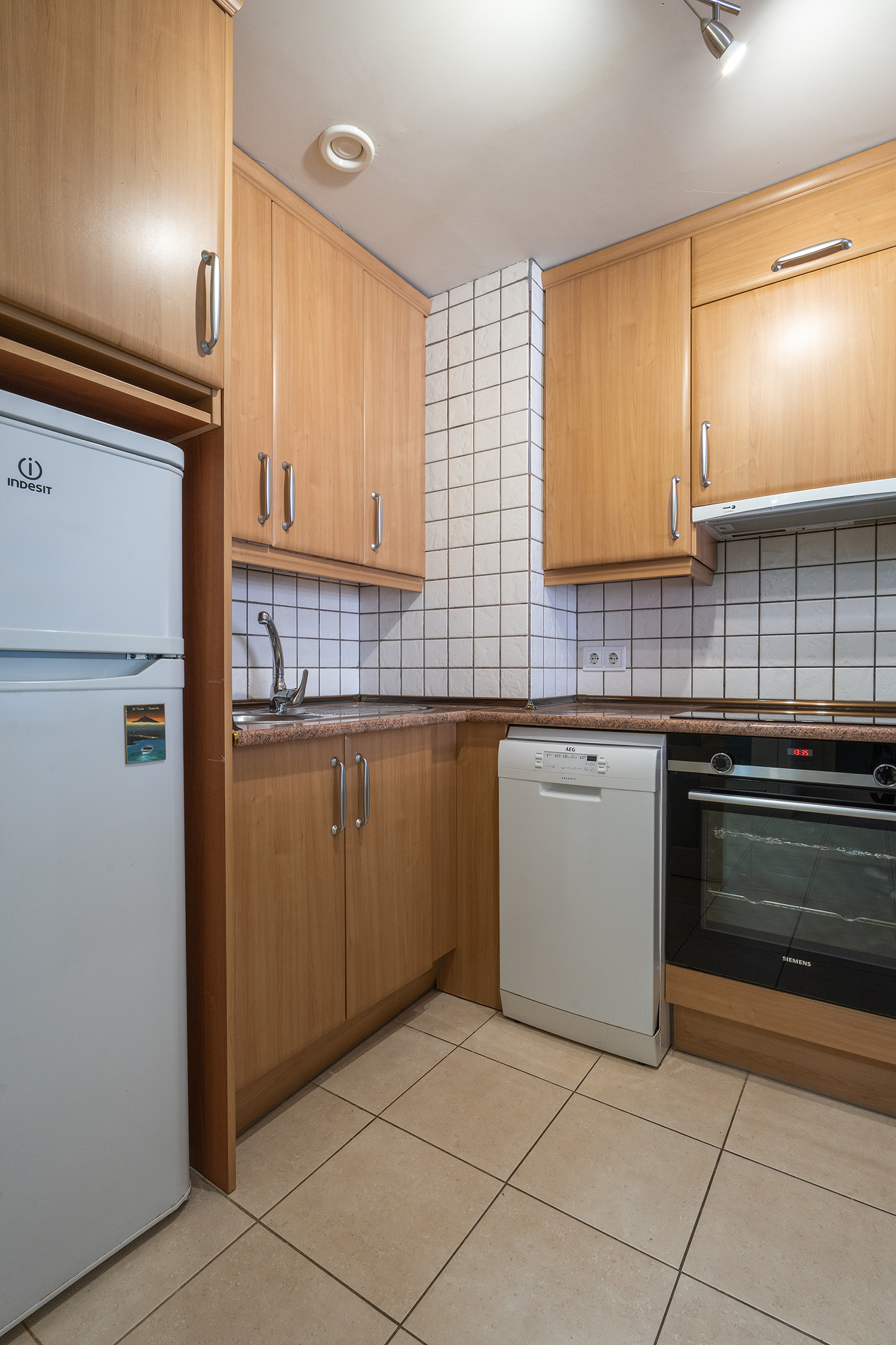 Horno lavavajillas moderno en la cocina de Teide View Balcones de Los Gigantes.