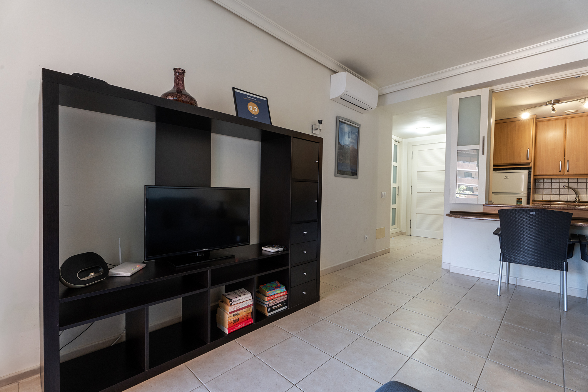 Salón de Teide View con televisión plana en Los Gigantes.