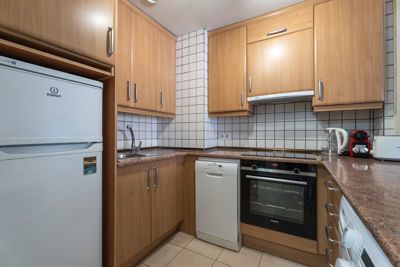 Cocina amplia y luminosa en Teide View Balcones de Los Gigantes, ideal para vacaciones en Los Gigantes.