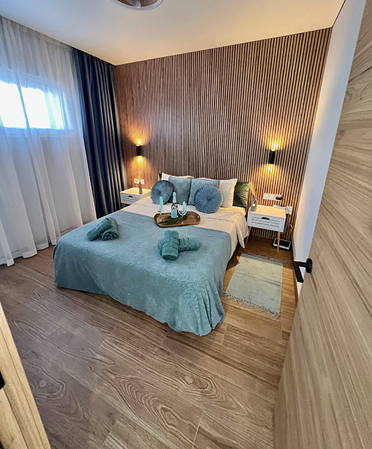 Chambre à coucher dans Callao Ocean View Luxury Apartment, intérieur élégant pour un repos confortable.
