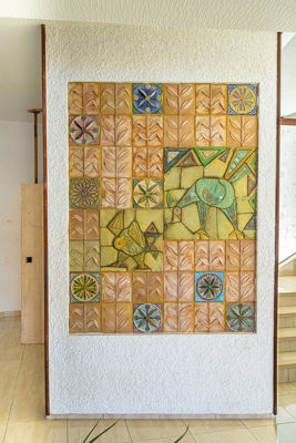 Amplio portal de entrada con decoración moderna y acceso a las zonas comunes en el apartamento vacacional Sol del Sur Ocean View, Islas Canarias