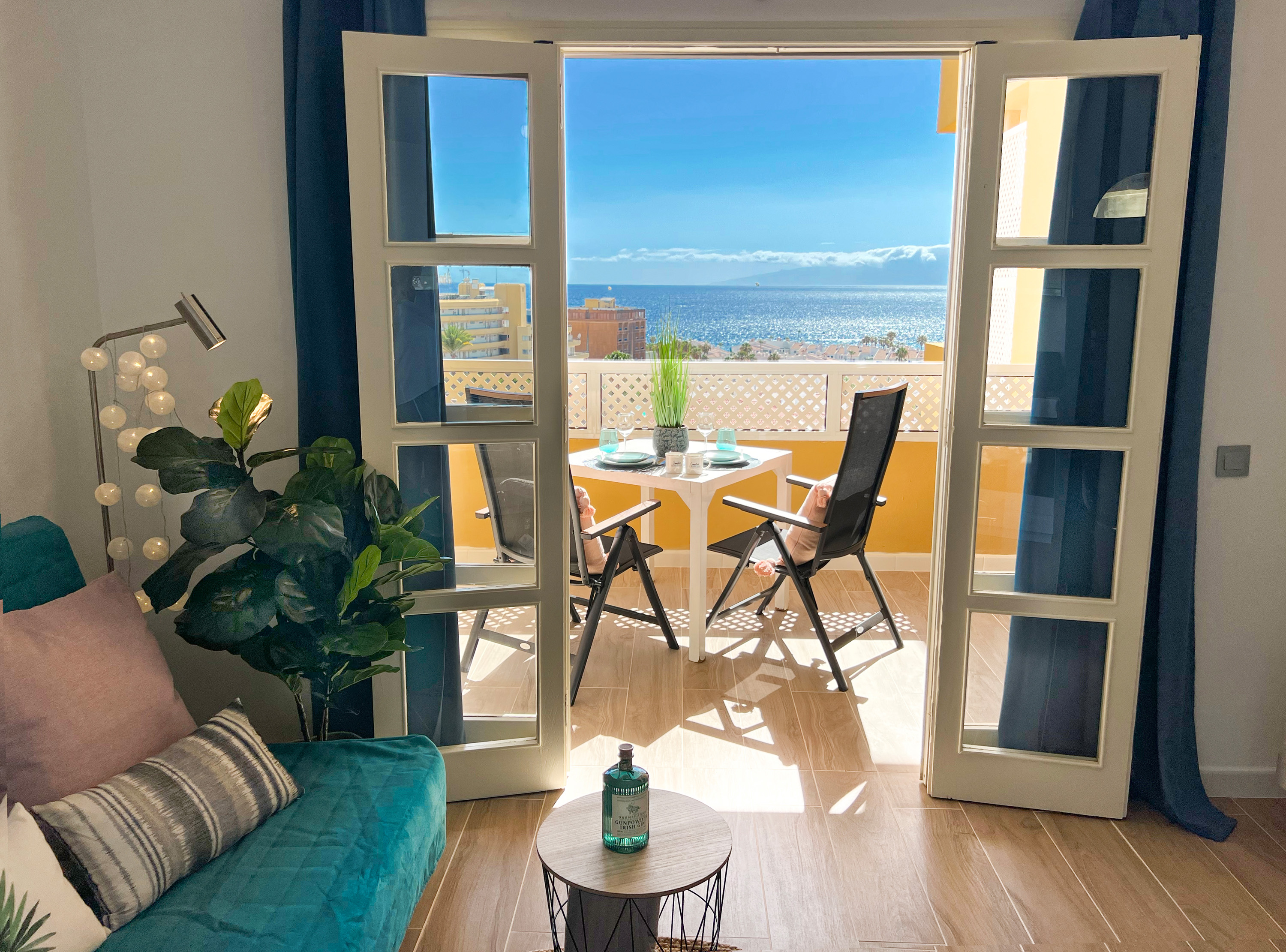 Vue panoramique depuis la terrasse d'Orlando Sea View à Costa Adeje.