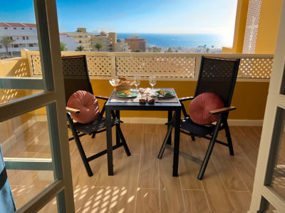 Blick auf die geräumige Terrasse im Orlando Sea View, Costa Adeje.