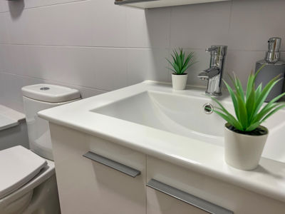 Modernes und elegantes Badezimmer im Orlando Sea View, Costa Adeje.