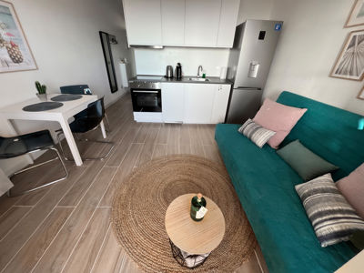 Moderne und helle offene Küche im Orlando Sea View, Costa Adeje.